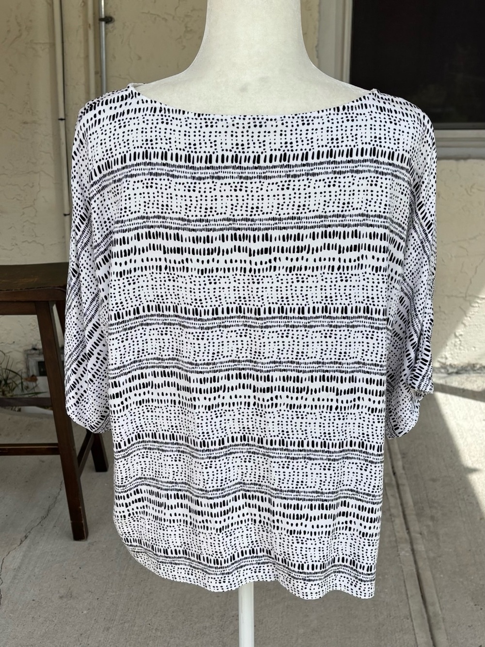 UNQ Abstract Print Scoop Neck Dolman Blouse Black White Oversized Size 40 XL - Picture 4 of 6